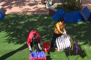 Vệ sinh trường lớp đón học sinh trở lại trường