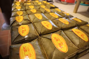 Về Mai Phụ xem người dân nấu bánh chưng làm giỗ Vua Mai