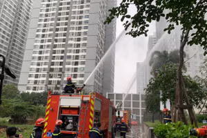 Diễn tập tình huống giả định được thực hiện nghiêm túc, chuyên nghiệp.