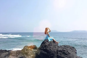Hoa khôi sinh viên Hà Nội rạng rỡ du xuân
