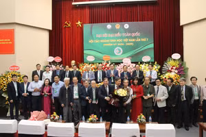 Ban Chấp hành Trung ương Hội các ngành Sinh học Việt Nam khóa VII, nhiệm kỳ 2024-2029 ra mắt Đại hội.