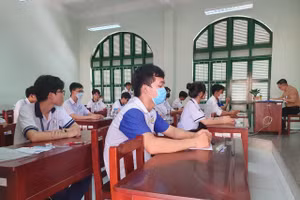 Thí sinh dự thi tại Trường THPT Nguyễn Đình Chiểu (TP Mỹ Tho, Tiền Giang).