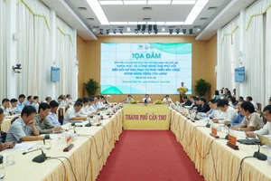 Quang cảnh Tọa đàm Khoa học và Công nghệ ứng phó với biến đổi khí hậu phục vụ phát triển bền vững vùng ĐBSCL.