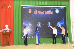 Ban Tổ chức thực hiện nghi thức phát động cuộc thi.