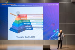 Diễn giả trình bày tham luận tại Hội thảo.