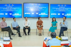 Các đại biểu trình bày tại buổi Tọa đàm.