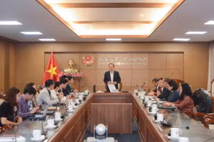 Thứ trưởng Bộ GD&ĐT Phạm Ngọc Thưởng chủ trì hội nghị tập huấn tại điểm cầu Bộ GD&ĐT.