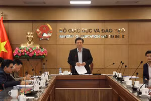 Thứ trưởng Nguyễn Hữu Độ họp trực tuyến với Sở GD&ĐT Bình Phước về giám sát nghị quyết của Quốc hội về đổi mới chương trình, SGK.