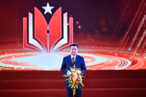 Nhà báo Triệu Ngọc Lâm, Tổng Biên tập Báo Giáo dục và Thời đại phát biểu tại lễ trao giải.