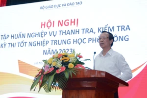 Thứ trưởng Bộ GD&ĐT Phạm Ngọc Thưởng phát biểu tại hội nghị.