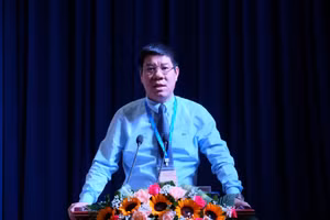 PGS.TS Huỳnh Văn Chương lưu ý trong chuẩn bị, tổ chức Kỳ thi tốt nghiệp THPT năm 2023 tại Hội nghị tổ chức tại Đà Nẵng ngày 17/4.