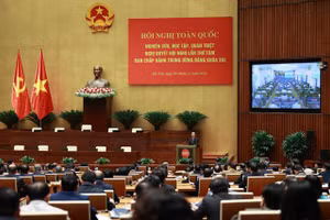 Hội nghị toàn quốc nghiên cứu, học tập, quán triệt Nghị quyết Hội nghị lần thứ tám Ban Chấp hành Trung ương Đảng khóa XIII theo hình thức trực tiếp kết hợp trực tuyến. Ảnh: VGP/Nhật Bắc