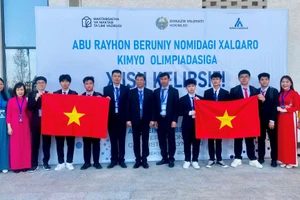 Đoàn Việt Nam tham dự Olympic Hóa học quốc tế Abu Reikhan Beruniy.