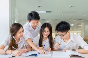 Học sinh Trường Phổ thông Liên cấp Tây Hà Nội.