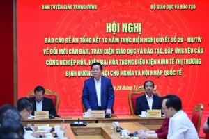 Trưởng Ban Tuyên giáo Trung ương Nguyễn Trọng Nghĩa phát biểu tại Hội nghị.