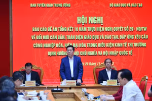 Trưởng Ban Tuyên giáo Trung ương Nguyễn Trọng Nghĩa phát biểu tại Hội nghị.