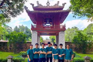 Đội tuyển Olympic Vật lí quốc tế 2023.