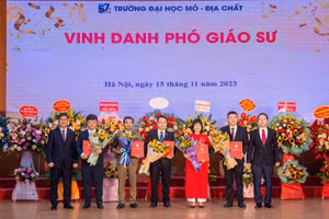 Trường Đại học Mỏ - Địa chất vinh danh các nhà giáo được công nhận chức danh phó giáo sư năm 2022.