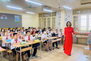 Cô trò Trường THCS Bế Văn Đàn (Đống Đa, Hà Nội) trong giờ học.