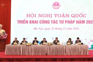 Đoàn Chủ tịch Hội nghị gồm: Phó Thủ tướng Chính phủ Trần Lưu Quang, Bộ trưởng Bộ Tư pháp Lê Thành Long; các Thứ trưởng Bộ Tư pháp Nguyễn Khánh Ngọc, Đặng Hoàng Oanh, Nguyễn Thanh Tịnh, Mai Lương Khôi, Trần Tiến Dũng.