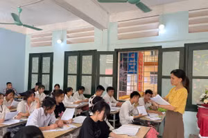 Cô trò Trường THPT Quan Sơn (Thanh Hóa) trong giờ học.