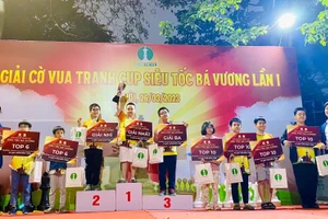 Trao giải cờ vua tranh cúp Siêu tốc Bá Vương lần thứ I.