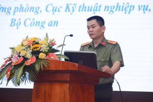 Thượng Tá Nguyễn Trọng Thái, báo cáo chuyên đề "Hoạt động sử dụng phương tiện kỹ thuật để thực hiện hành vi tiêu cực, gian lận thi cử và một số phương pháp kiểm tra, nhận biết, xử lý khi phát hiện hành vi vi phạm.