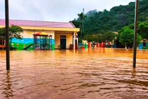 Trường Mầm non Thanh Lâm, huyện Như Xuân (Thanh Hóa) bị ngập trong nước lũ. (Ảnh: Đỗ Chung).
