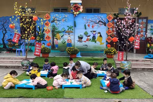 Trường Mầm non Thụy Sơn (Thái Thụy, Thái Bình) tổ chức buổi hoạt động trải nghiệm sáng tạo chủ đề “Bé vui đón tết nguyên đán”.