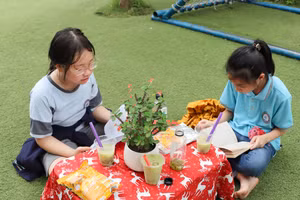 Học sinh tham gia Ngày hội đọc sách chủ đề “Đọc sách để nuôi dưỡng tâm hồn”.