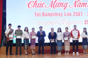 Thái Nguyên đa dạng các hoạt động chúc mừng năm mới - tết Bunpymay Lào.