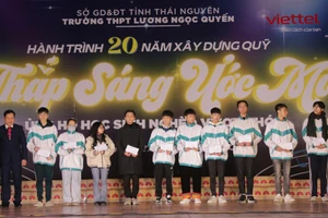 Thắp sáng ước mơ đưa em trường 