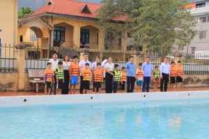 Định Hoá tổ chức 8 lớp dạy bơi miễn phí cho học sinh có hoàn cảnh khó khăn.