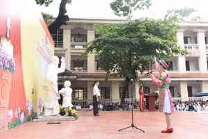 Tạo nguồn phát triển đảng viên là học sinh người dân tộc thiểu số. 