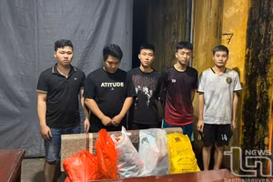 La Thanh An (thứ hai từ trái sang) cùng nhóm đối tượng bị khởi tố về tội “Cướp tài sản”. (Ảnh: Báo Thái Nguyên)