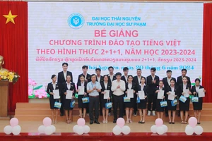 19 lưu học sinh Lào được công nhận hoàn thành tốt nghiệp theo hình thức 2+1+1.