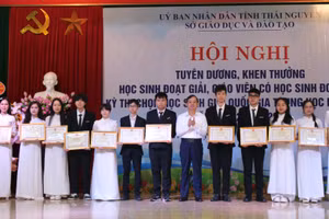 Thái Nguyên tuyên dương, khen thưởng học sinh và giáo viên đạt thành tích cao.