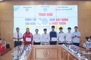 Trao giải cuộc thi tìm hiểu 30 năm xây dựng và phát triển Đại học Thái Nguyên