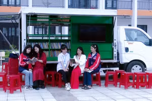 Khơi dậy văn hoá đọc từ thư viện và nhiều sân chơi bổ ích trong nhà trường.