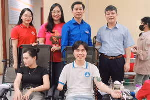 Sinh viên Đại học Thái Nguyên tích cực hưởng ứng chiến dịch hiến máu tình nguyện.