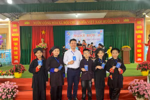 Xây dựng trường học hạnh phúc từ sự yêu thương và tôn trọng.