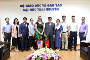 PGS.TS Hoàng Văn Hùng, Giám đốc Đại học Thái Nguyên tiếp và làm việc với đoàn công tác của Đại sứ quán Mỹ tại Việt Nam.