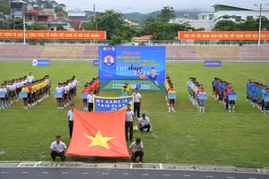 Toàn cảnh Lễ khai mạc Giải bóng đá U15 các dân tộc thiểu số tỉnh Điện Biên.