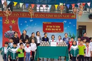 Nhiều trường học trên địa bàn đã triển khai chương trình ủng hộ cho miền trung ruột thịt.