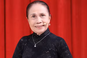 Nghệ sĩ Ánh Hoa.