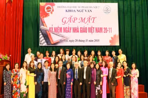 Tập thể giảng viên khoa Ngữ văn, trường Đại học Sư phạm Hà Nội 2.