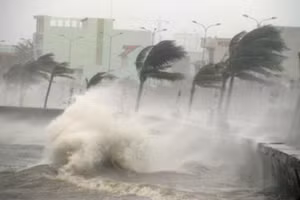 Dự báo ngày 5/11 bão số 10 đi vào vùng biển từ Quảng Ngãi đến Khánh Hòa