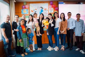 Thí sinh Hoa hậu thắp lên hy vọng cho những người phụ nữ bị huỷ hoại dung nhan