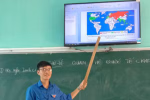 Thầy giáo Phan Khánh Hội dạy Lịch sử qua Atlat.