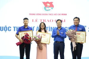 Trung ương Đoàn TNCS Hồ Chí Minh tổ chức trao giải Nhất và Nhì cuộc thi dự án tình nguyện năm 2020.